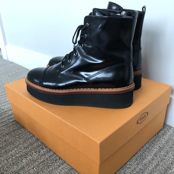 TOD’S black leather ankle lace up boots platform - Picture 2 of 8